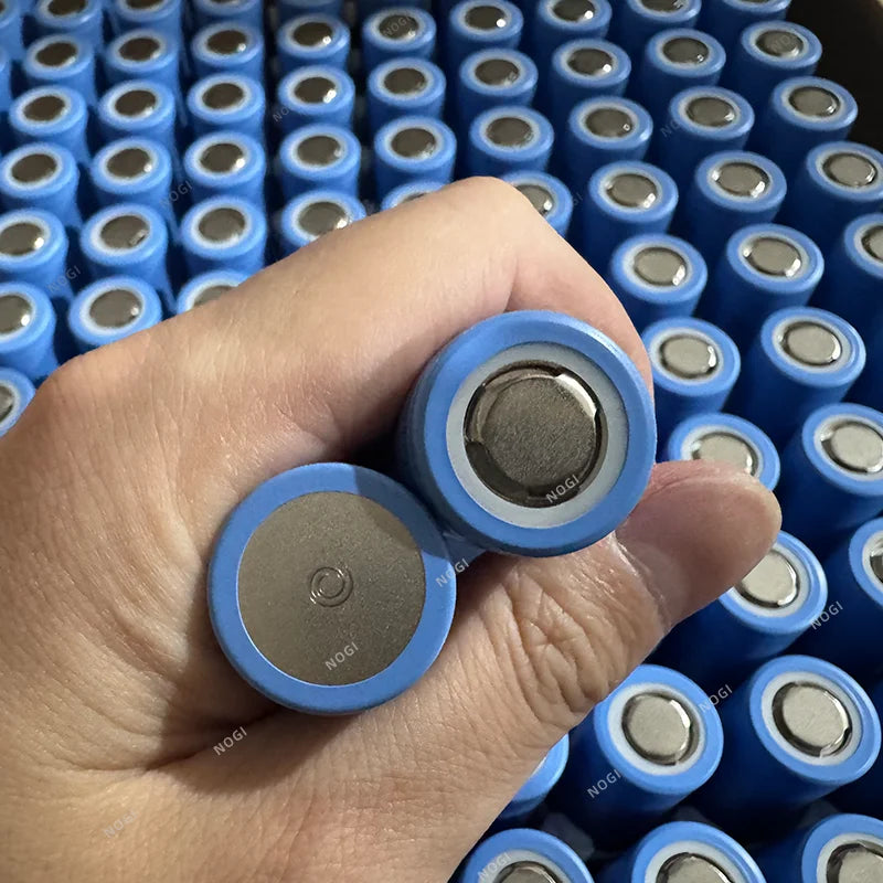 Ampace 21700 Cylindrical NMC Battery 3.7V 5000mAh Lightweight High Energy Density Cell Extends Device Running Time