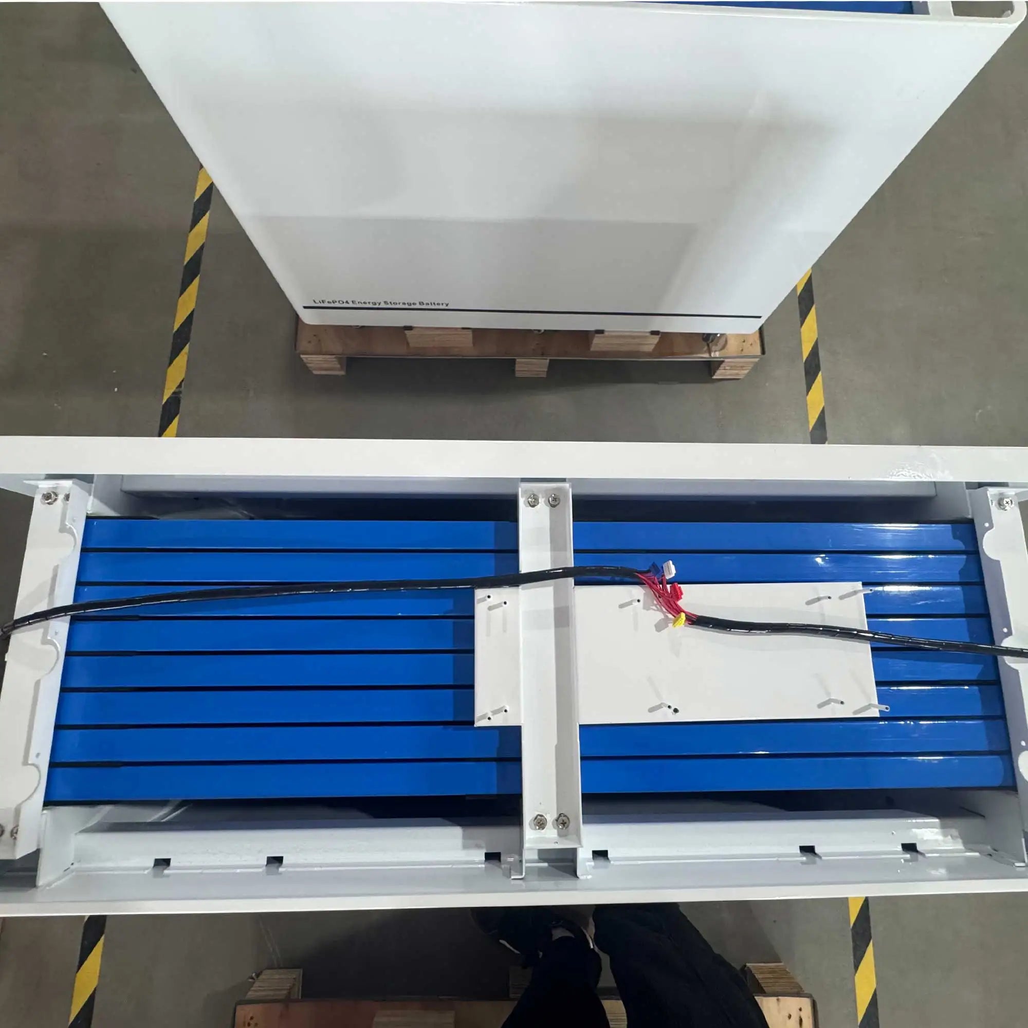 51.2V 800Ah 40kWh LiFePO4 Battery Pack Floor Standing with Wheels Grade a Cells 8000 Cycles for Off Grid Solar System TUV IEC PRIME RJ SOLAR PH